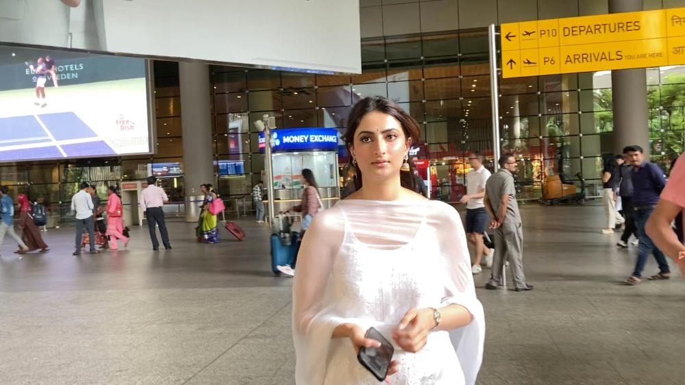 palak-tiwari-was-spotted-at-the-airport-upon-her-arrival-looking-stylish-and-effortlessly-chic